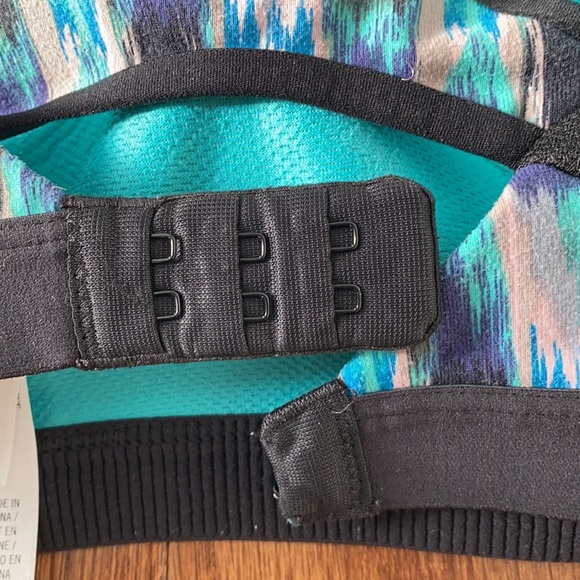 Victoria’s Secret Sports Bra - Picture 4 of 8